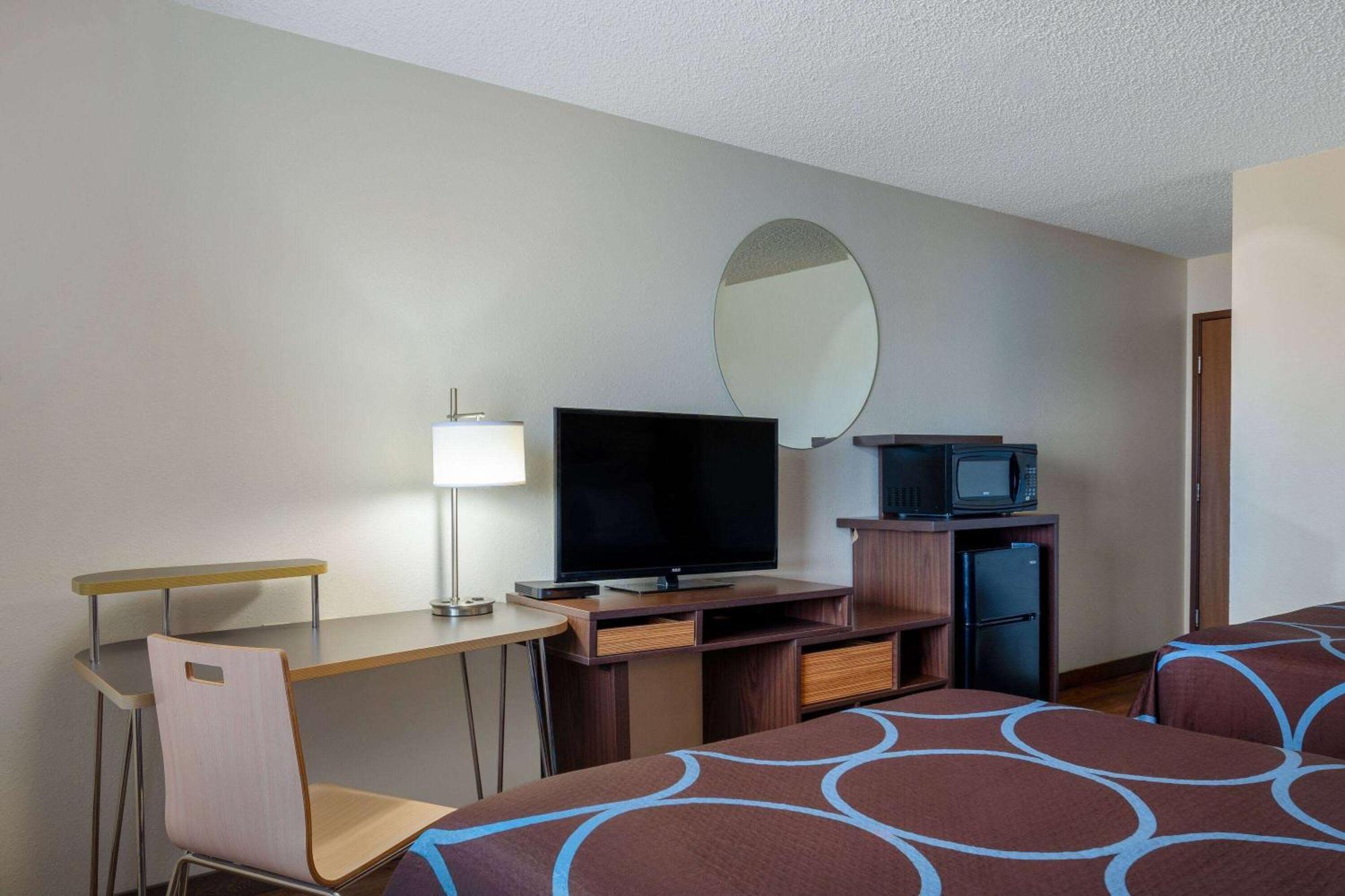 Super 8 By Wyndham Livingston Yellowstone Eksteriør billede