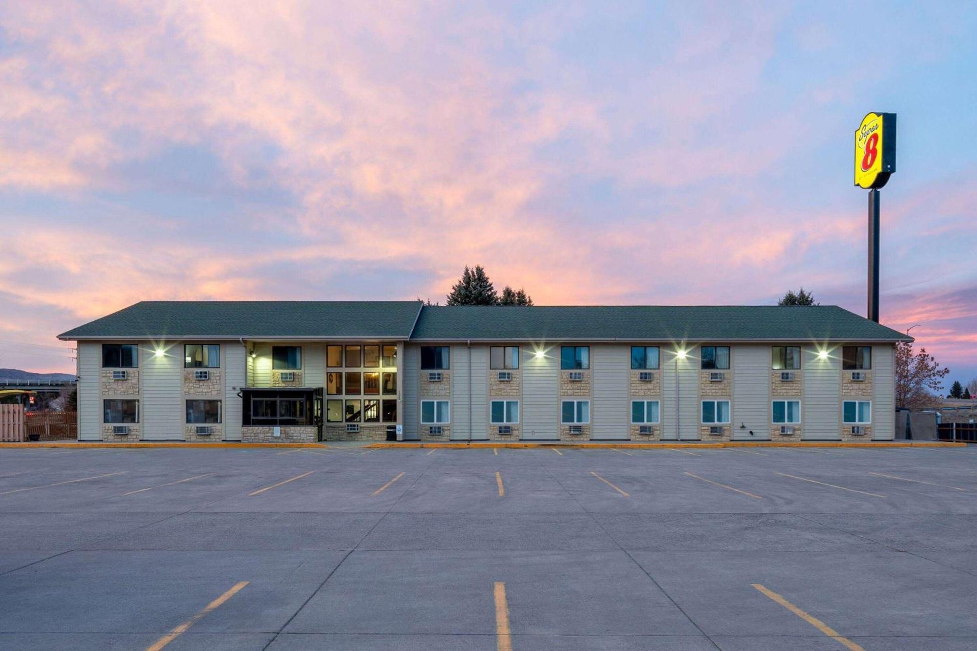 Super 8 By Wyndham Livingston Yellowstone Eksteriør billede